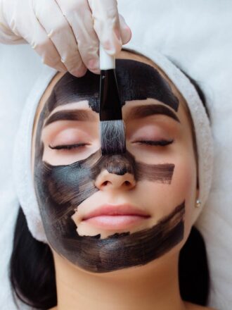 Traitement laser Hollywood carbon peel à la RIVIERAClinic